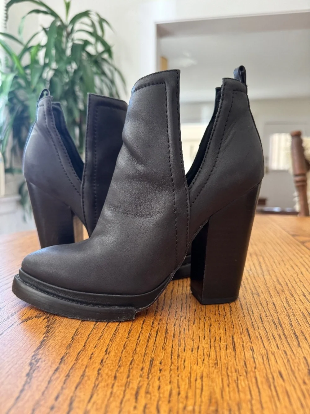Jeffrey Campbell Women's Heeled Black Ankle Boot Bootie Women's Size 6.5